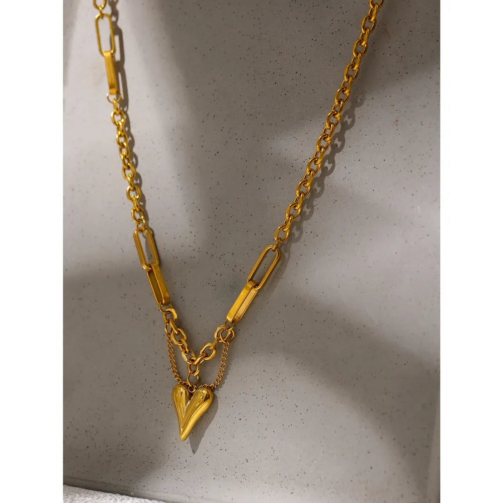 Intricate heart necklace Gold