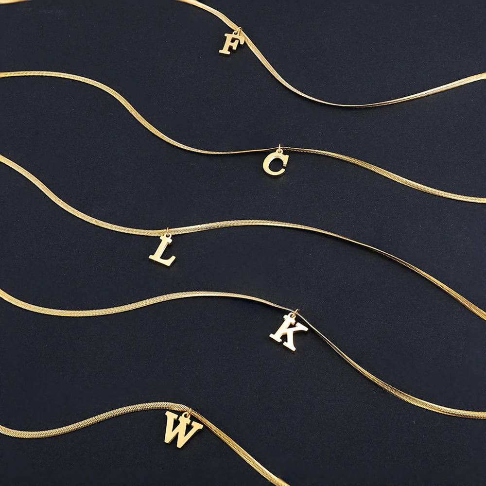 Minimal A-Z Pendant Gold