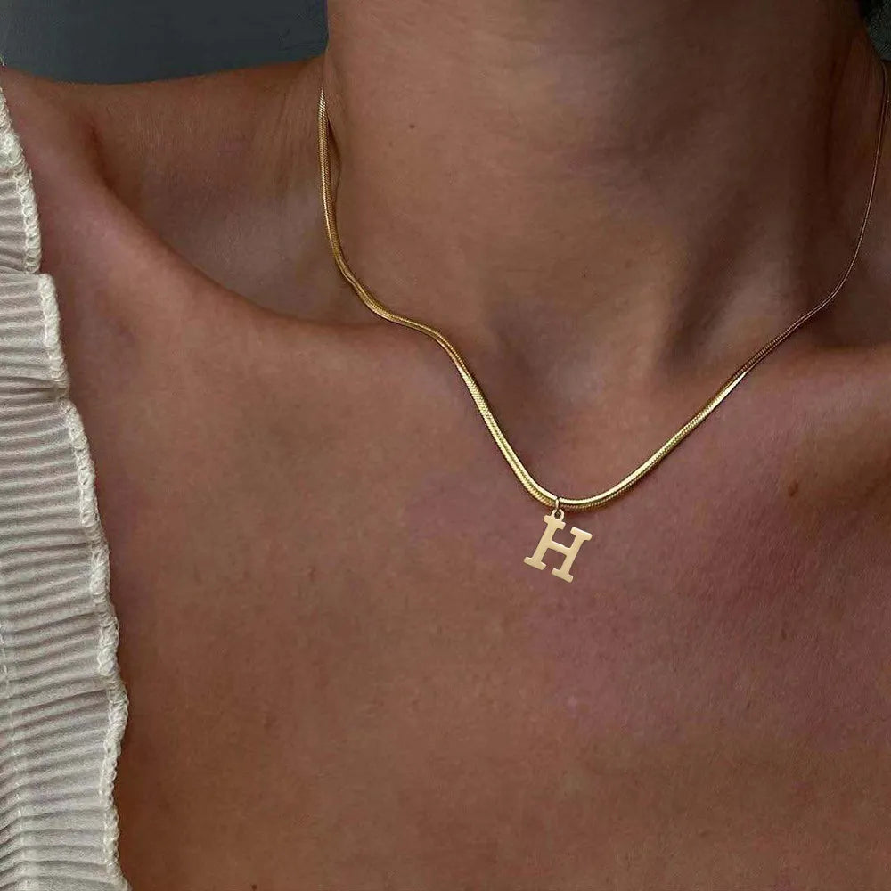 Minimal A-Z Pendant Gold